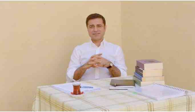 Demirtaş: Türkiye yeni anayasa ve barışa odaklanmalı