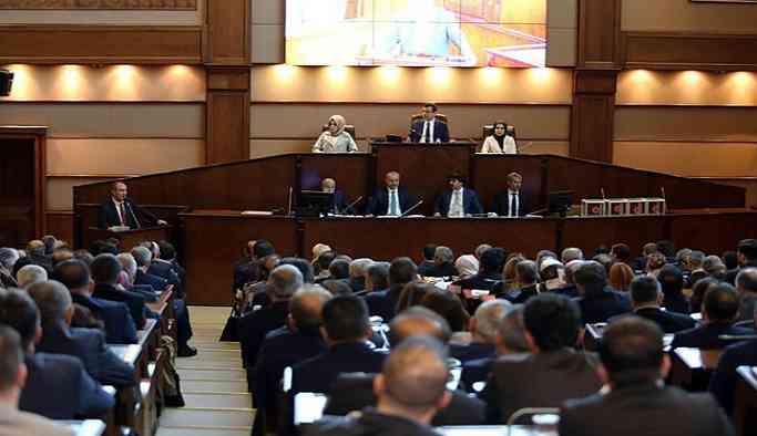 İBB'de 40 milyarlık koltuklardan kalkmayanlar