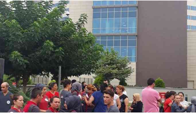 Mersin Şehir Hastanesi'nde maaşlarını alamayan işçiler iş bıraktı