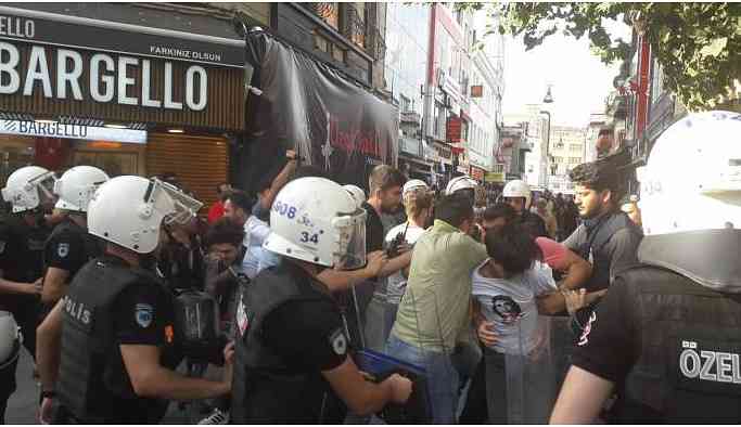 ÖSYM’yi protesto eden liseliler gözaltına alındı