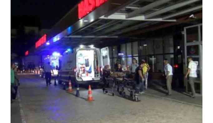 Askeri araç devrildi: 8 asker yaralı
