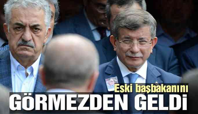 Cumhurbaşkanı Erdoğan, Davutoğlu’nu teğet geçti