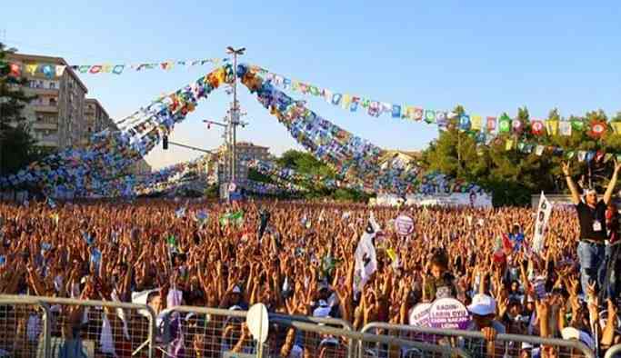'Kayyum' ve 'darbe' sözcüklerine yasak
