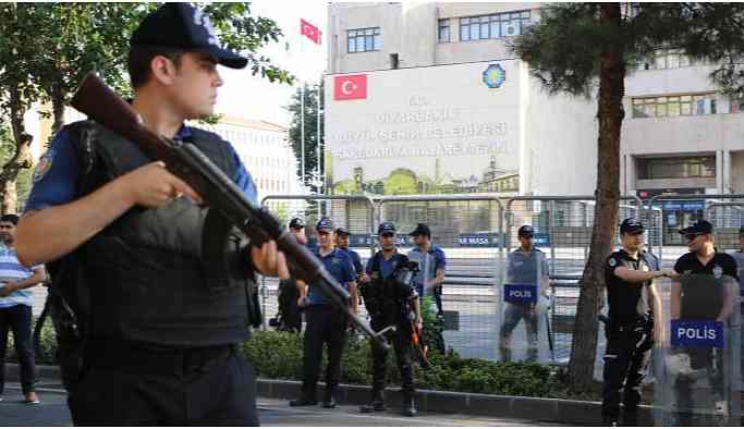 Kayyum operasyonu sürüyor: 2 Eşbaşkan 1 Meclis Üyesi Gözaltına Alındı