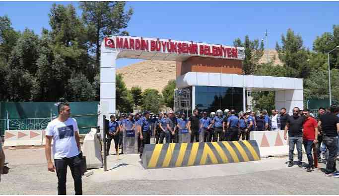Kayyumun müdüründen, kardeşleriyle kurduğu firmaya toplam 6 milyonluk ihale!