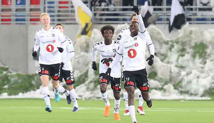 Norveçli futbolcular galibiyeti yine Kürtçe şarkı ile kutladı