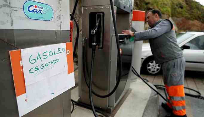 Portekiz'de tanker şoförleri greve gitti, istasyonlarda benzin kalmadı