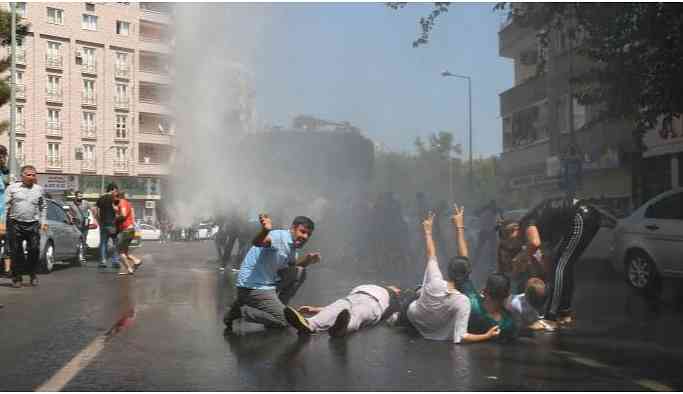 Protestolar dinmiyor...