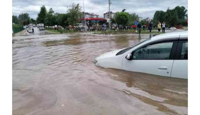 Samsun'da sel: 2 ölü, 4 kayıp