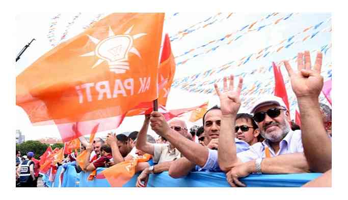 Davutoğlu’nun ardından AKP’de istifalar başladı
