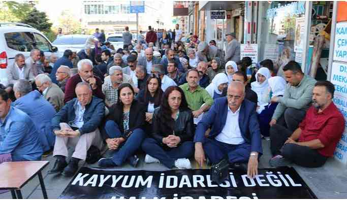 HDP'li Orhan: Bakan orada oturacağına Sayın Öcalan ile görüşüp sorunu çözebilir