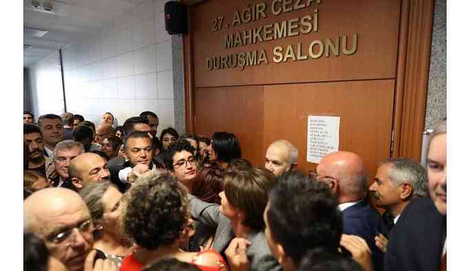'Kararlar duruşma salonlarında değil Saray odalarında alınıyor'
