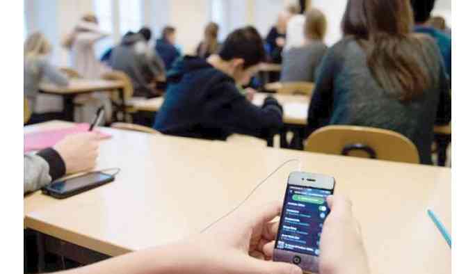 Okullarda telefon kontrolü başlıyor