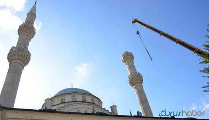 Depremde yıkılan minarenin yapımında da malzeme çalmışlar