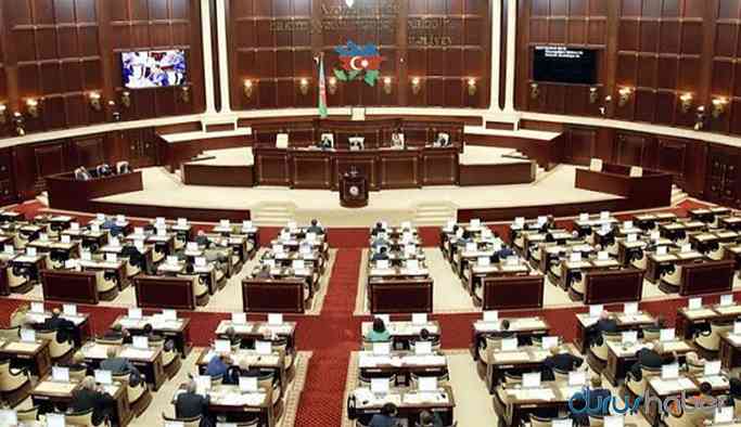 Azerbaycan'da iktidar partisi Meclis'ten çekilme kararı aldı