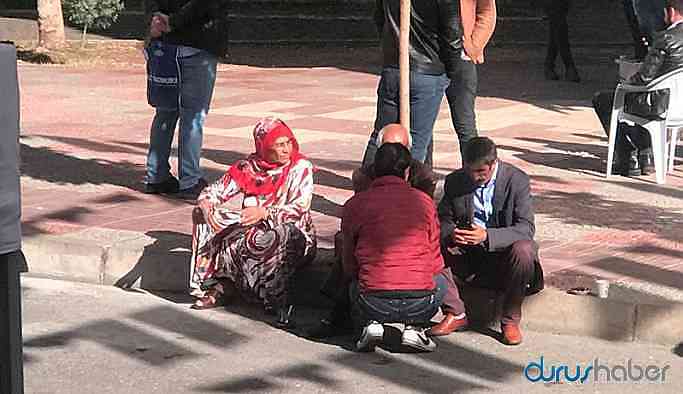 HDP binası önünde oturan aileler arasında yine kavga çıktı