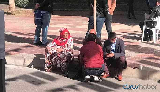 HDP önündeki aileler kavga etti: Eylemi başlatan Akkoyun uzaklaştırıldı