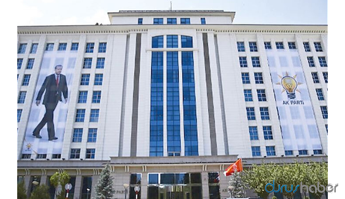 AKP'yi Cumhurbaşkanlığı forsu taşıyan polisler koruyor