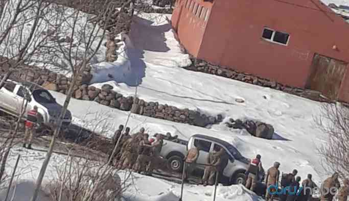 Bingöl’de evlere baskın: 'kamp var' denilerek evin içi kazıldı