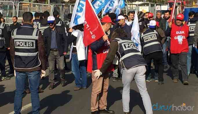 Diyarbakır’da kayyum pankartına engel