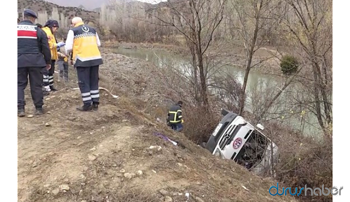 Hentbol takımını taşıyan minibüs kaza yaptı: Ölü ve yaralılar var
