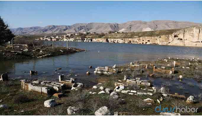 Antik kent Hasankeyf’te taşınmayan mezarlar sulara teslim