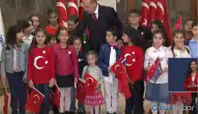 Erdoğan, sosyal mesafesiz İstiklal Marşı'nı okudu