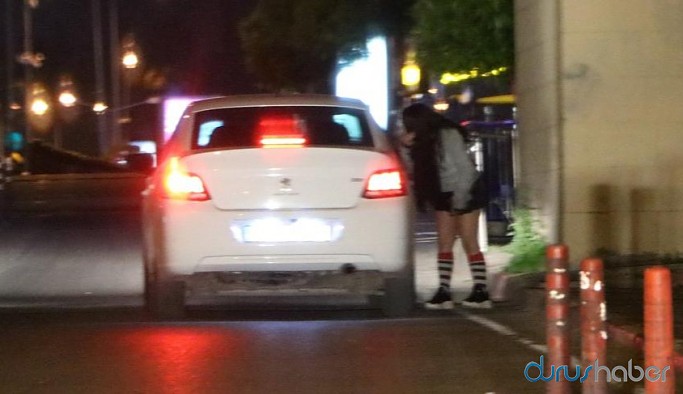 Yasağa rağmen yol kenarında fuhuş pazarlığı