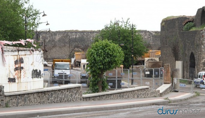 Diyarbakır’da yasak Sur’da yıkım