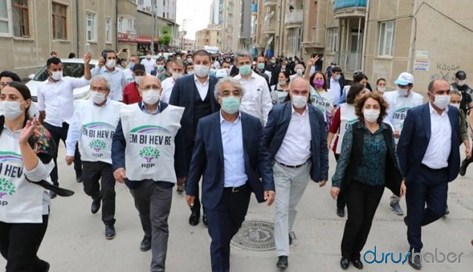 "Darbeye karşı demokrasi yürüyüşü"ne Tatvan'da polis müdahalesi