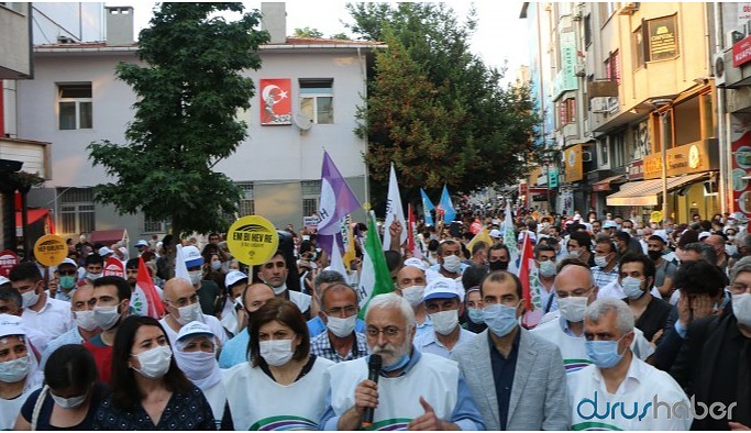 Kadıköy’den seslendiler: Siz darbe yaptıkça biz sokakta olacağız