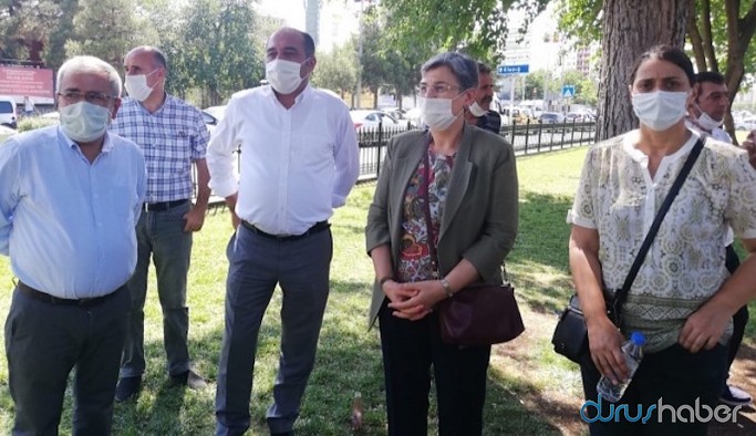 DTK Eşbaşkanı Leyla Güven ifade için çağrıldığı Diyarbakır Adliyesi'nde