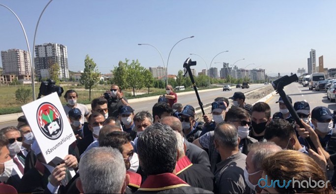 "Savunma Yürüyüşü"ne polis barikatı