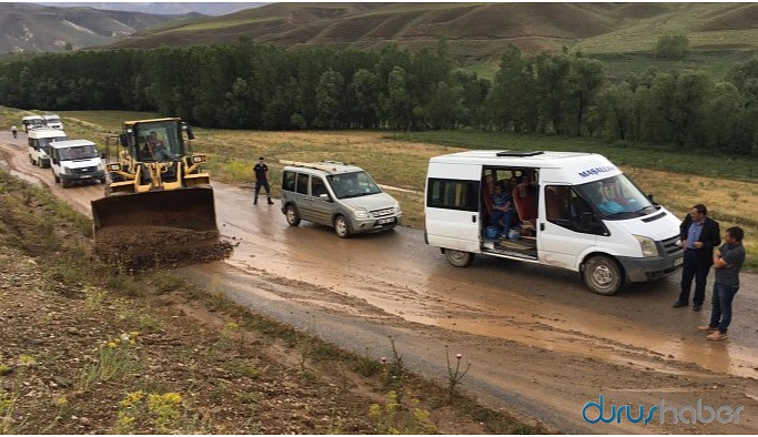 Başkale’de sağanak nedeniyle yollar kapandı