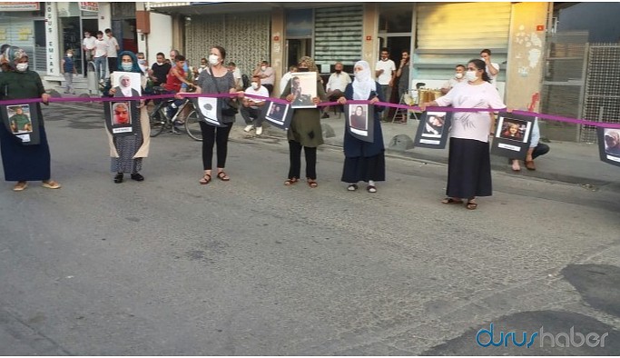 Kadın katliamlarına karşı mor zincir