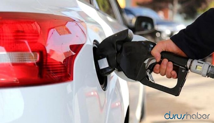 Benzine beklenen büyük zam geldi