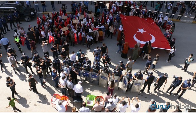 AKP'li bir grup kadın orman yangınına karşı eylemi protesto etti