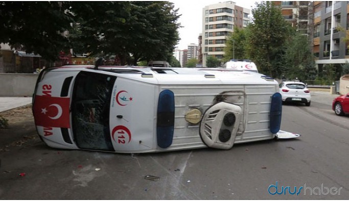 Ambulans kazasında 4 sağlık çalışanı yaralandı