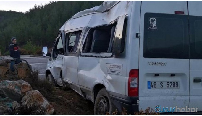 Tarım işçilerini taşıyan minibüs devrildi: 11 yaralı