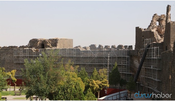 Diyarbakır Surlarında insan iskeletleri bulundu