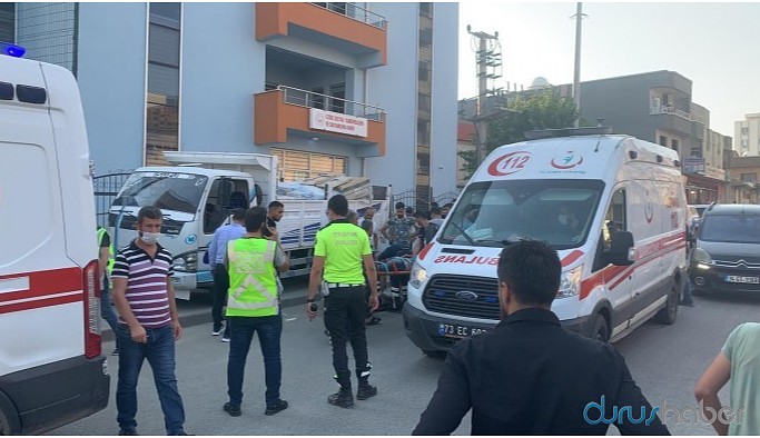 Kamyonet emniyetin beton bariyerlerine çarptı: 2 yaralı