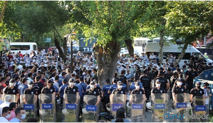 Polisten 'insan zincirine' engelleme: Bu topraklara barışı getireceğiz