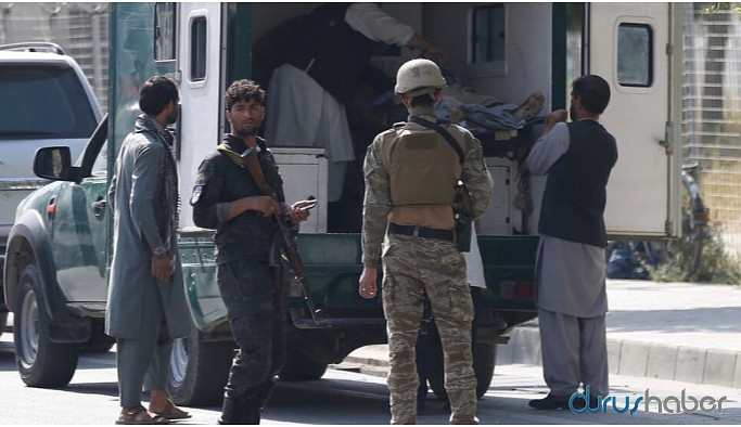Afganistan'da vali konvoyuna saldırı: 8 ölü