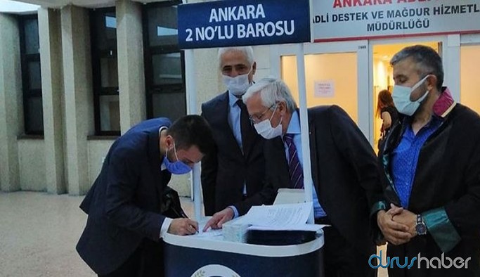 Ankara’da yeterli imza toplayamayan ikinci baronun stant açmasına tepki: 'Kartondan baro'
