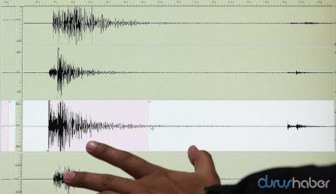 Ege'de peş peşe 3 deprem