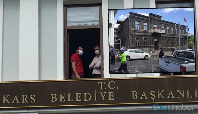 Kayyım kararının ardından Kars Belediyesi'nde hareketli dakikalar