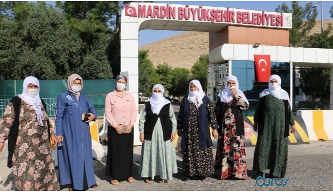 Kayyımla görüşmek isteyen kadınlar belediyeye alınmadı