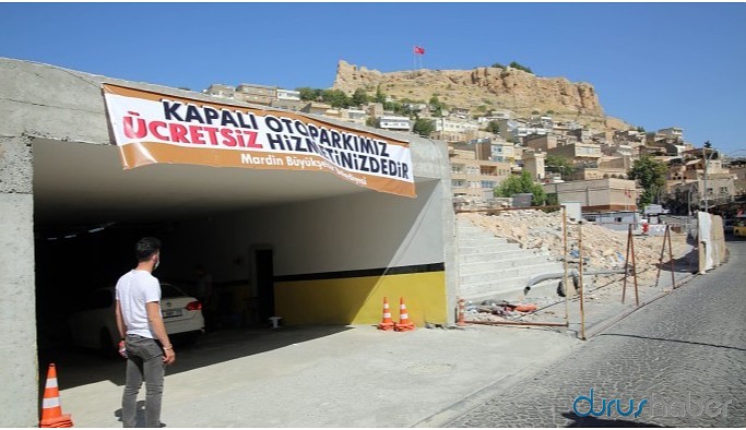 Mezar kalıntıları üzerine yapılan otopark tepkilere rağman faaliyette