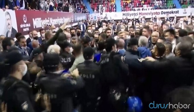 Kongrede yumruklar havada uçuştu! Polis müdahale etti!