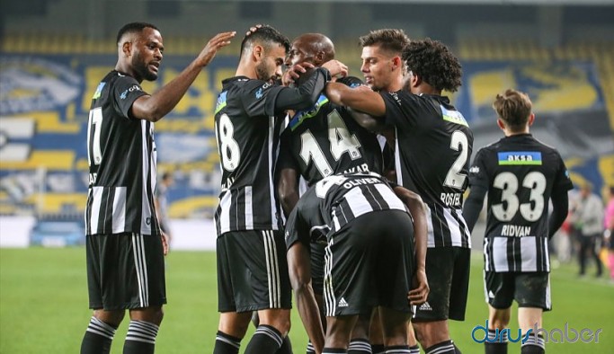 Beşiktaş 15 yıl sonra Fenerbahçe'yi Kadıköy'de yine aynı skorla yendi